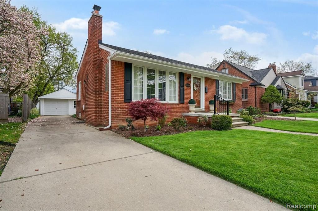 2264 Manchester Road Birmingham, MI 48009 - Photo 2 of 24