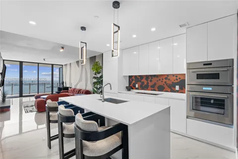 $1,950,000 | 700 Northeast 24th Street, Unit 5206, Miami, FL 33137