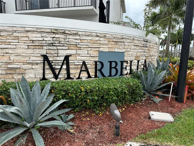 a view of a house with backyard and plants