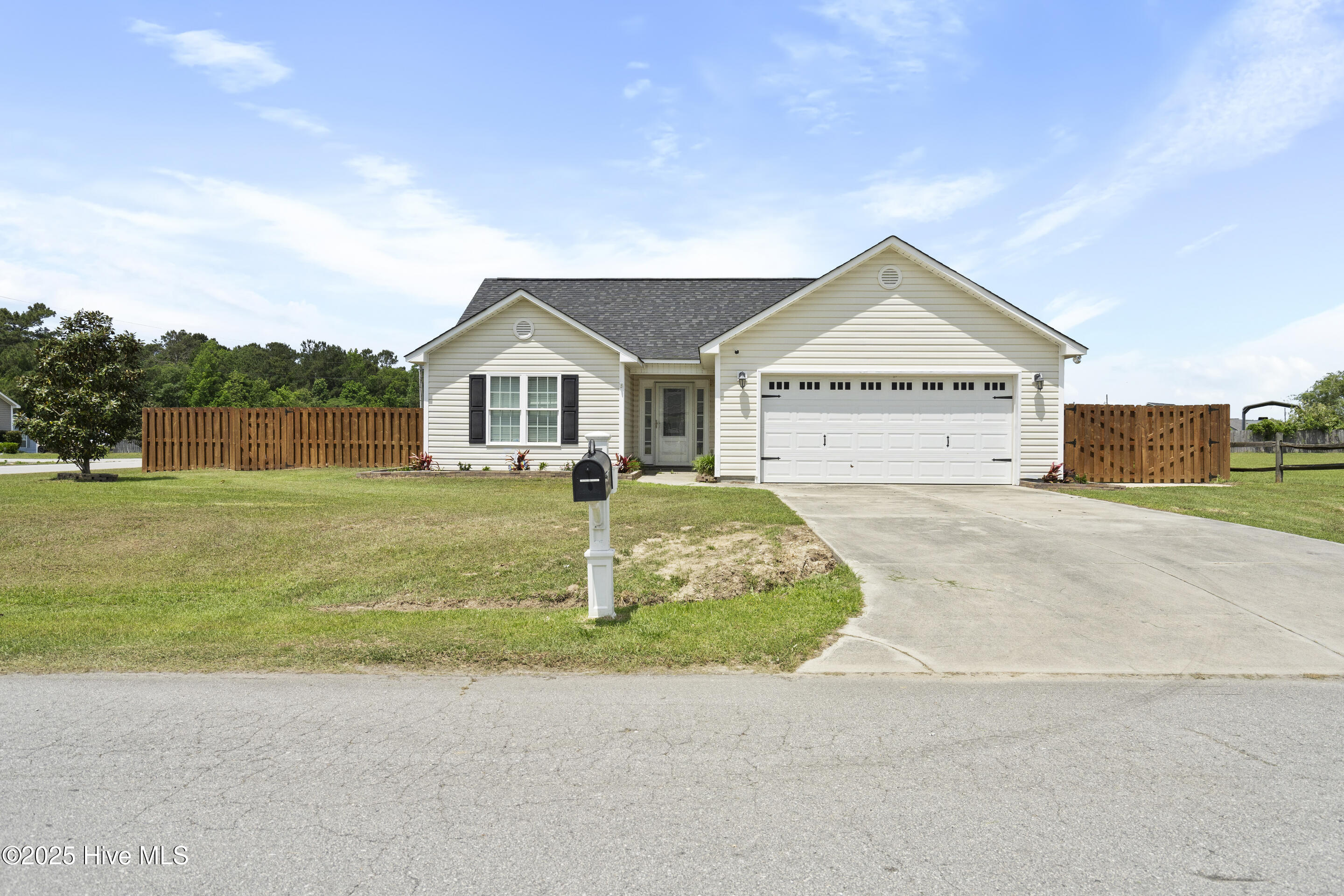201 Cherry Blossom Drive Richlands, NC 28574 - Photo 3 of 47 mls-DSC01302