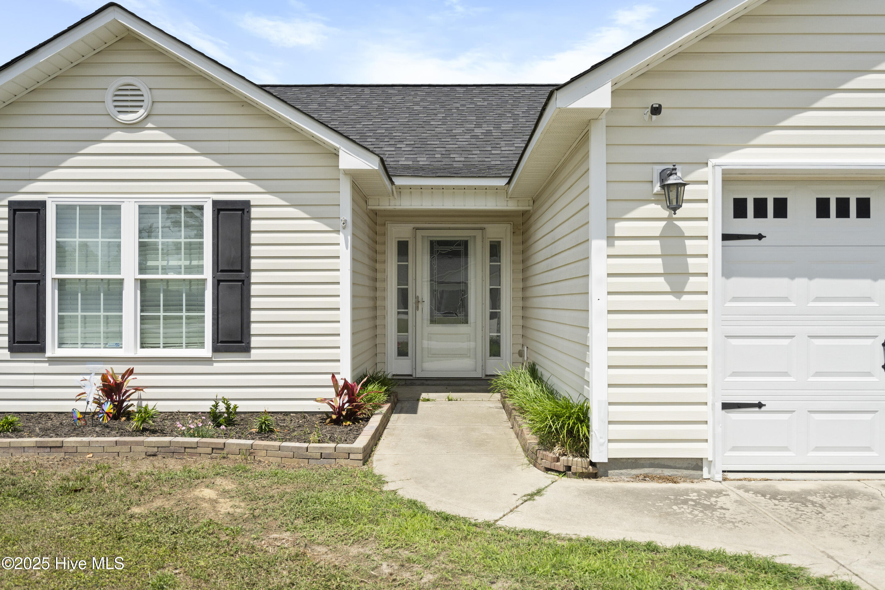 201 Cherry Blossom Drive Richlands, NC 28574 - Photo 4 of 47 mls-DSC01287