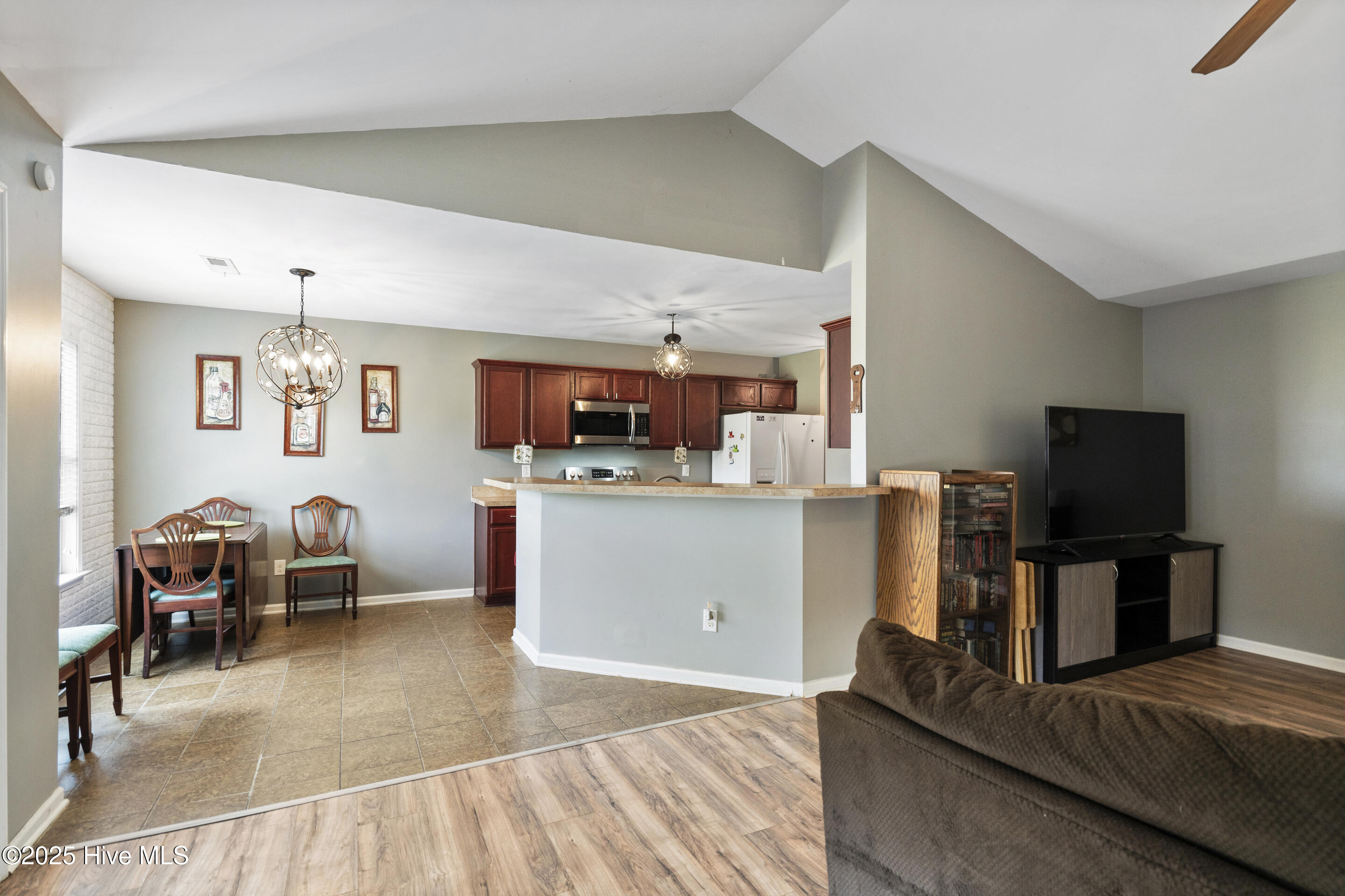 201 Cherry Blossom Drive Richlands, NC 28574 - Photo 10 of 47 mls-DSC01046