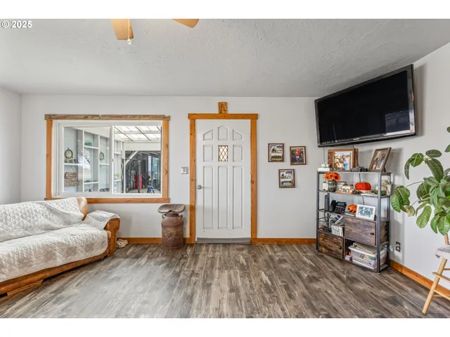 $3,500,000 | 1201 Highway 26, Madras, OR 97741