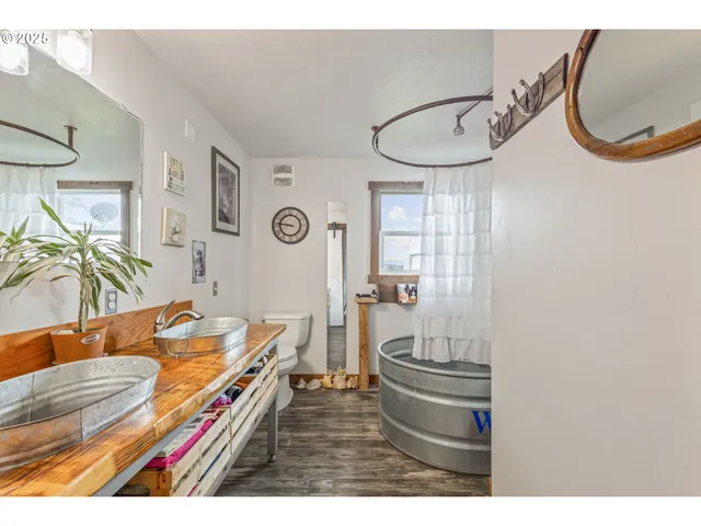 $3,500,000 | 1201 Highway 26, Madras, OR 97741