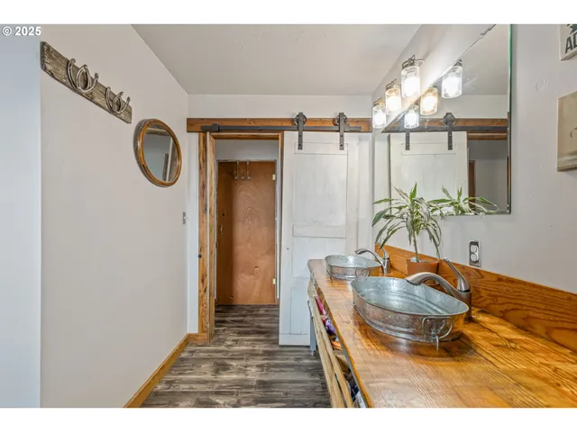 $3,500,000 | 1201 Highway 26, Madras, OR 97741