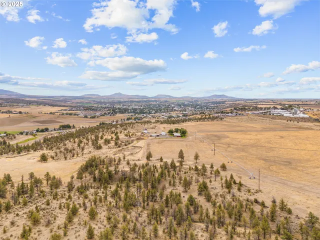 $3,500,000 | 1201 Highway 26, Madras, OR 97741