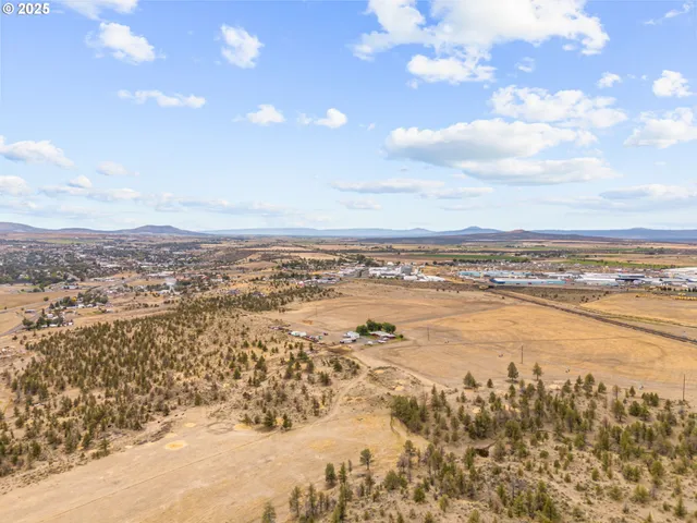 $3,500,000 | 1201 Highway 26, Madras, OR 97741