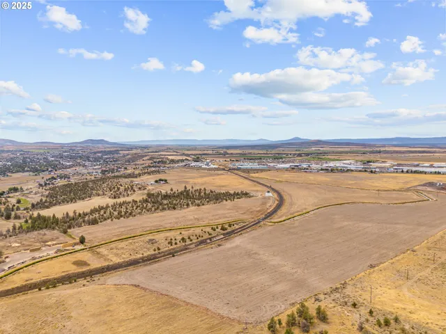 $3,500,000 | 1201 Highway 26, Madras, OR 97741