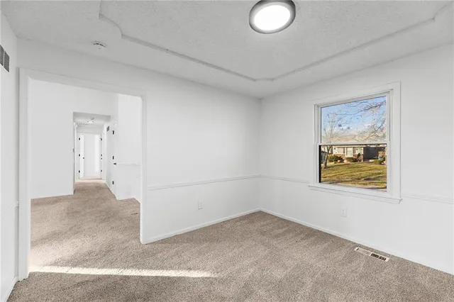 $299,975 | 4921 South Peck Avenue, Independence, MO 64055