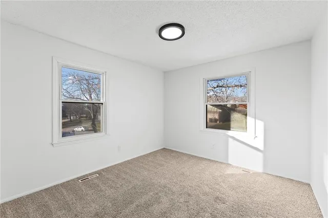 $299,975 | 4921 South Peck Avenue, Independence, MO 64055