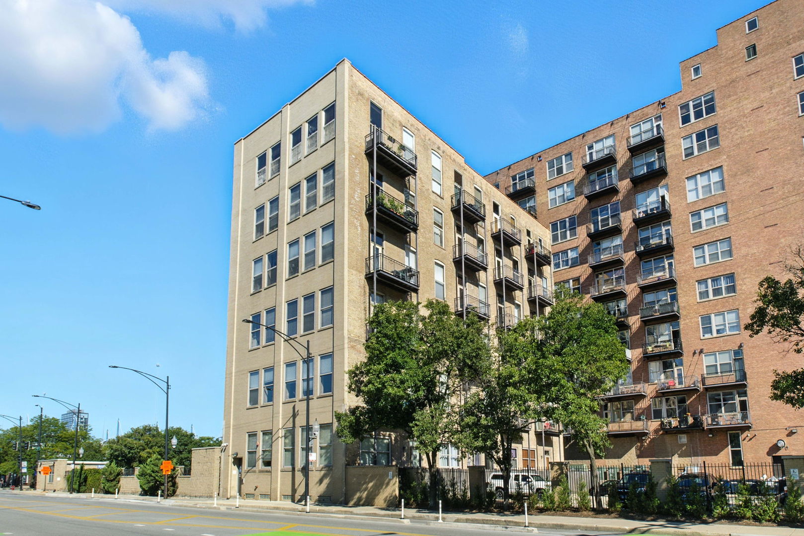 550 West Harrison Street, Unit 552 Chicago, IL 60607 - Photo 1 of 15 a front view of a building