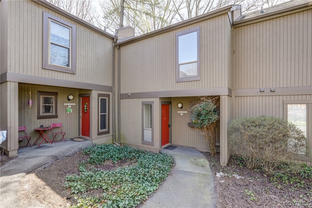 11805 South Briar Patch Drive Midlothian, VA 23113 - Photo 3 of 35 a front view of a house with garden