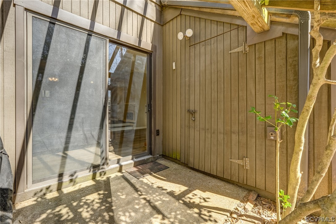11805 South Briar Patch Drive Midlothian, VA 23113 - Photo 32 of 35 a view of a porch with a table and chairs