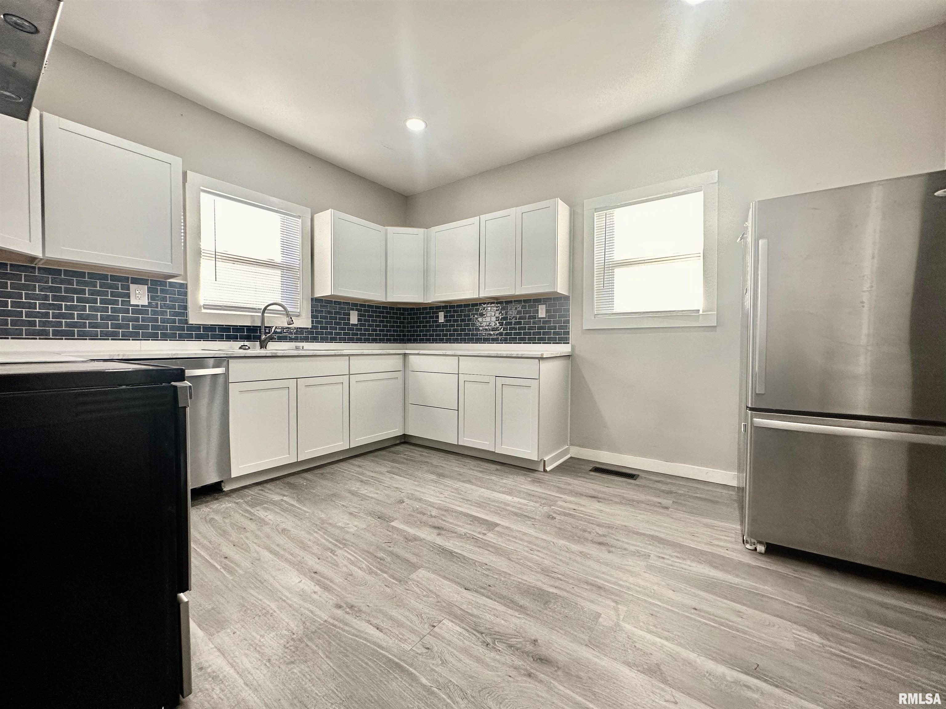 204 North MacArthur Boulevard Springfield, IL 62702 - Photo 3 of 14 Gallery Image 3