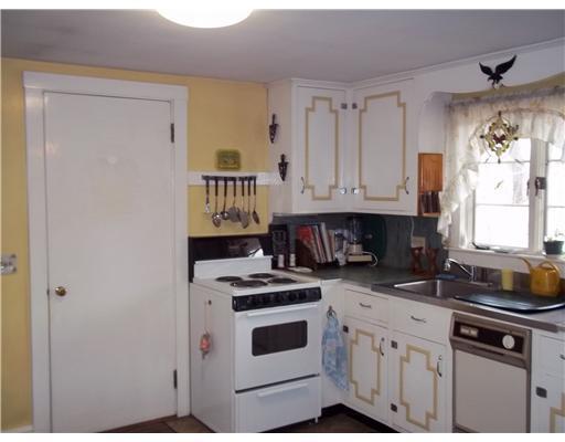 71 Old Post Road Kittery, ME 03904 - Photo 3 of 15 Kitchen.