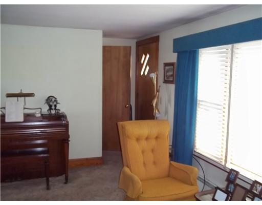 71 Old Post Road Kittery, ME 03904 - Photo 8 of 15 Living Room.