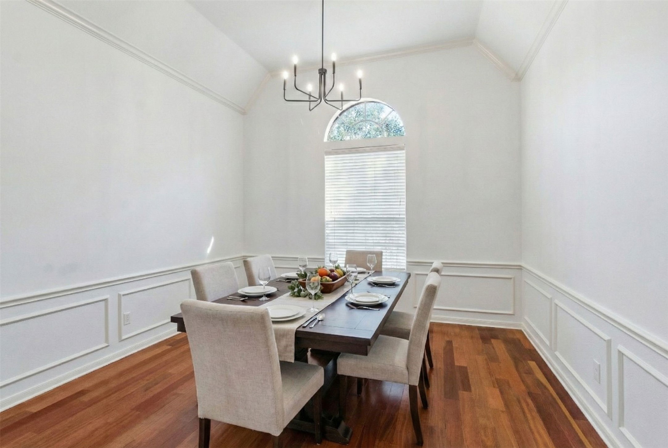 5127 Heathfield Court Houston, TX 77084 - Photo 11 of 37 Need more room for a larger table in here...there is a plenty of space for it.