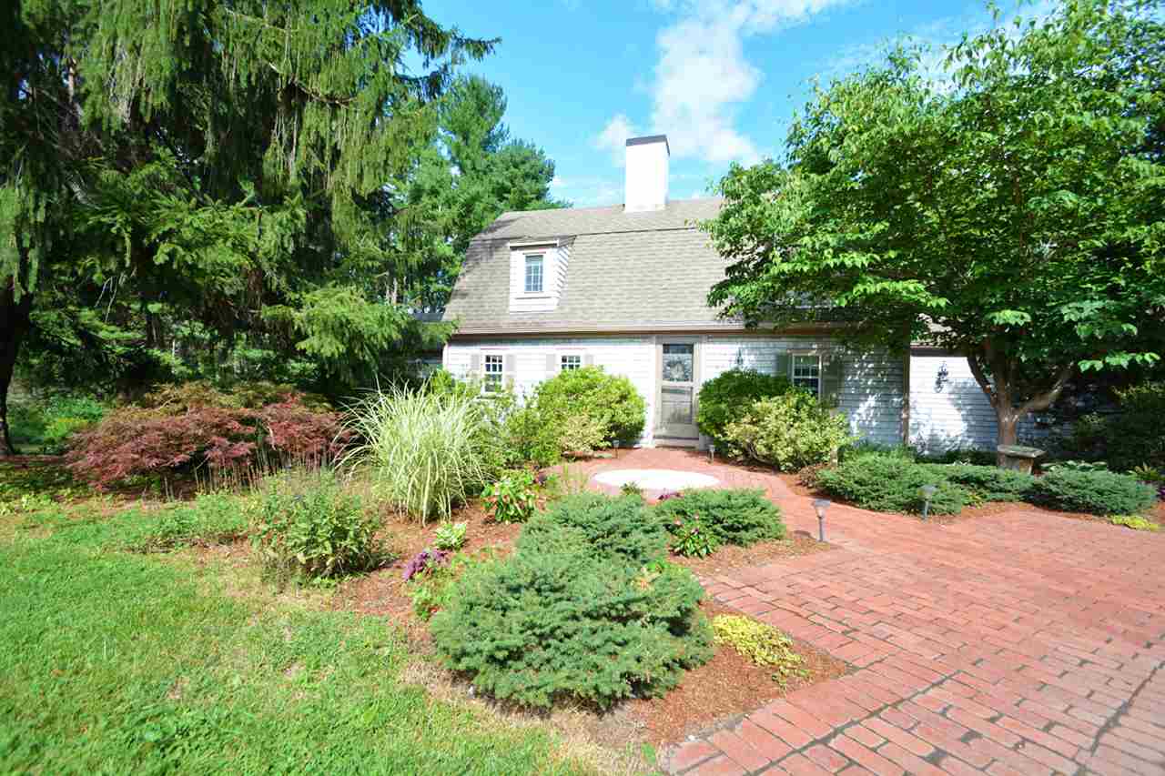 28 Newmarket Road Durham, NH 03824 - Photo 2 of 40