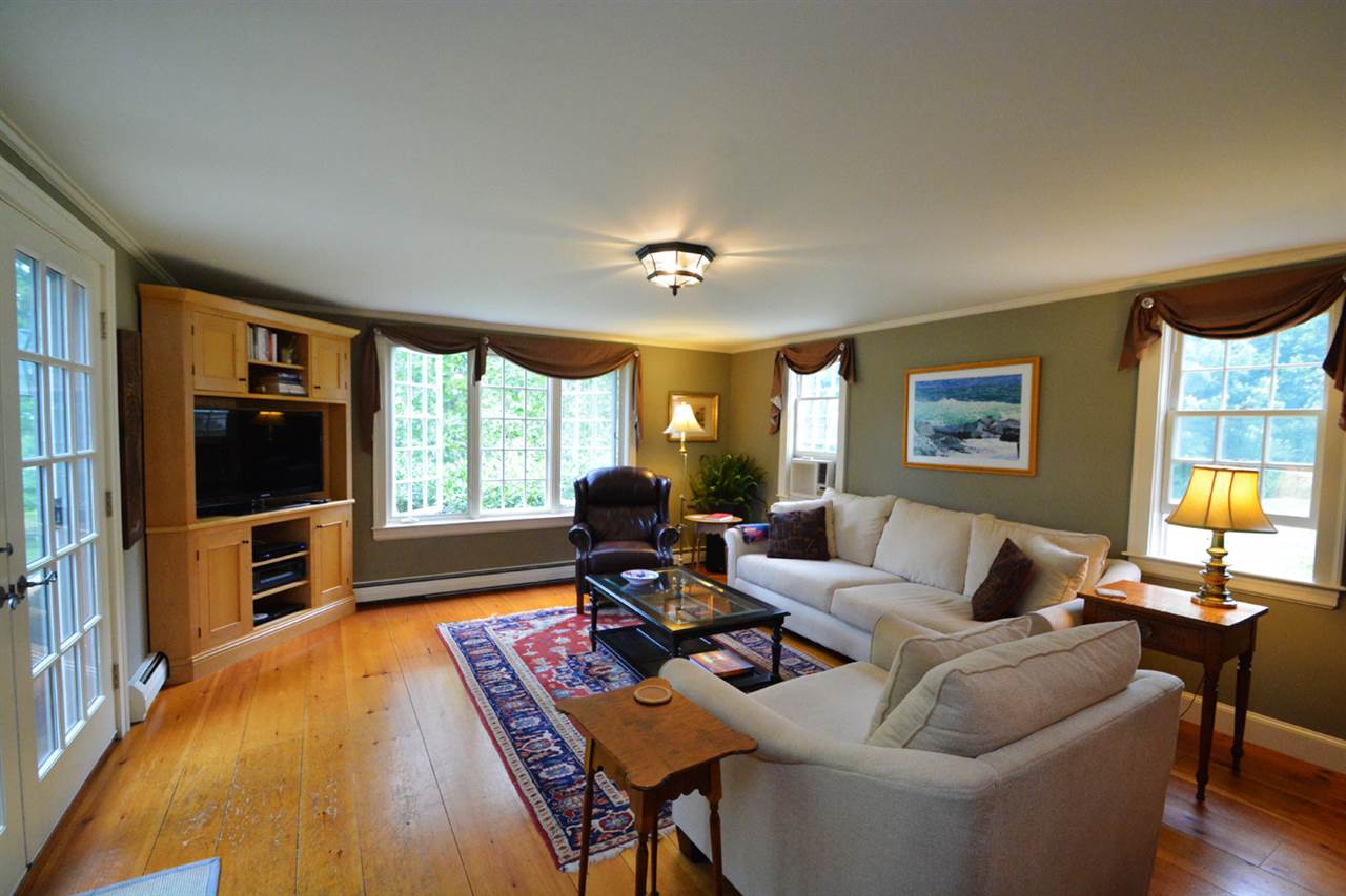 28 Newmarket Road Durham, NH 03824 - Photo 12 of 40