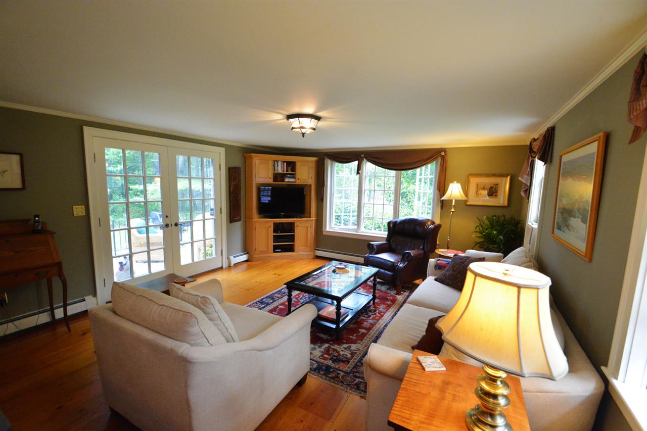28 Newmarket Road Durham, NH 03824 - Photo 8 of 40