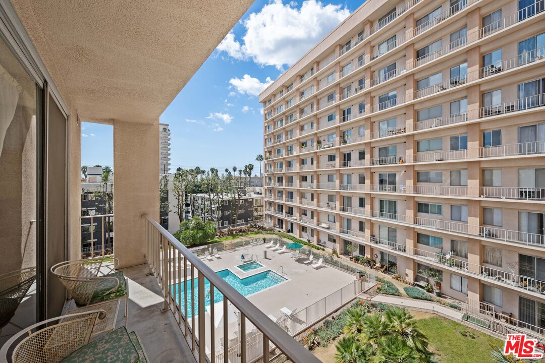 100 South Doheny Drive, Unit 512 Los Angeles, CA 90048 - Photo 30 of 37 a view of balcony with city view