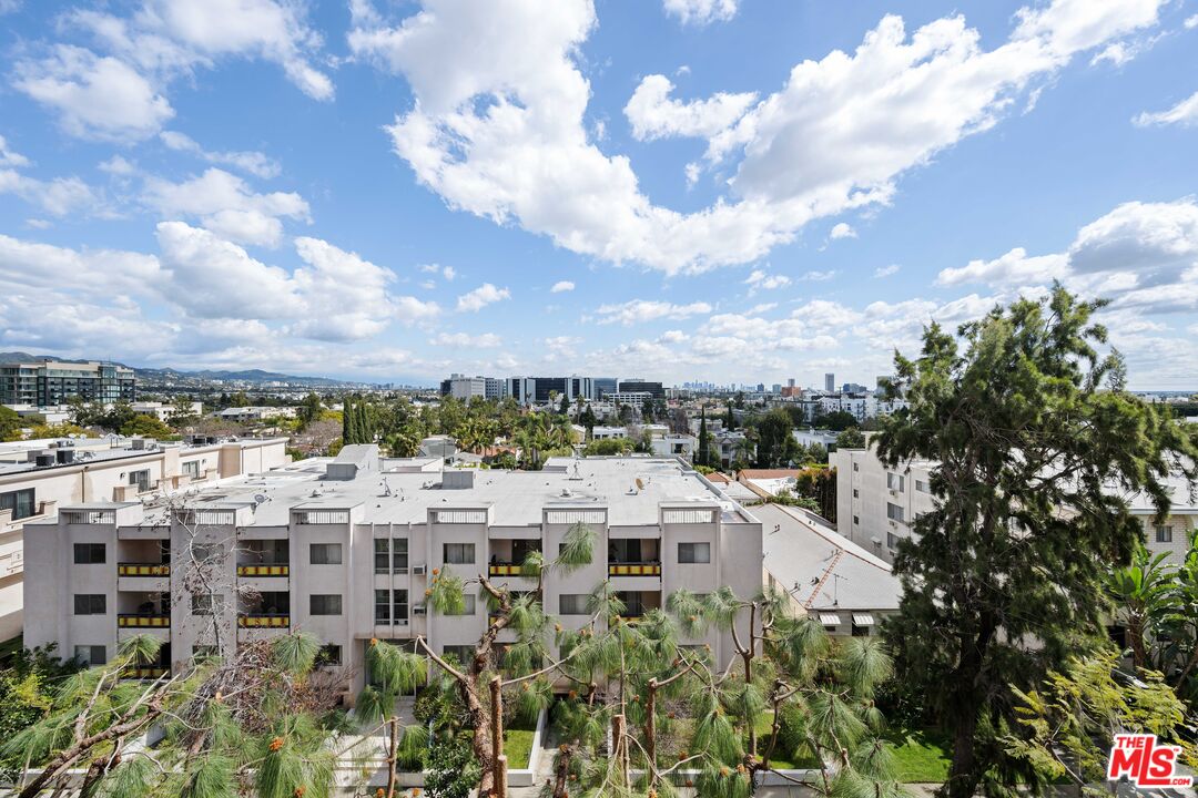 100 South Doheny Drive, Unit 512 Los Angeles, CA 90048 - Photo 3 of 37 a view of a city