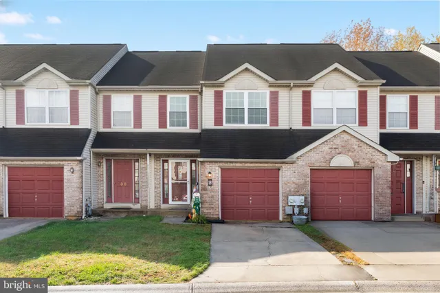 $350,000 | 28 Woodcrest Court, Newark, DE 19702