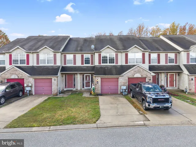 $350,000 | 28 Woodcrest Court, Newark, DE 19702