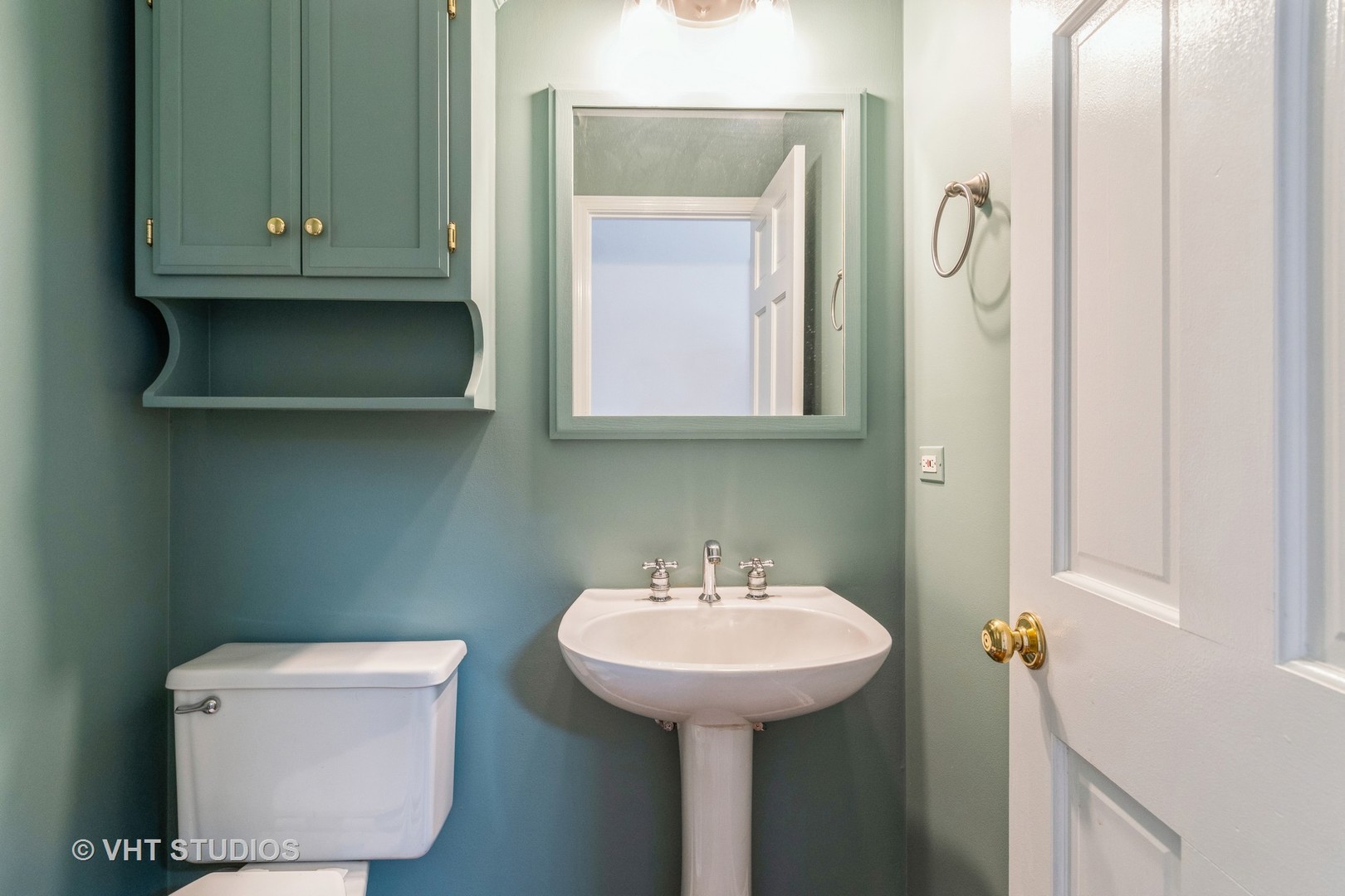 565 Boardman Circle Bolingbrook, IL 60440 - Photo 21 of 24 a bathroom with a sink a toilet and mirror