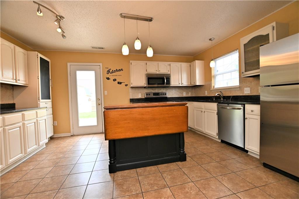 10858 Ravelle Road Indianapolis, IN 46234 - Photo 7 of 31 Gallery Image 7