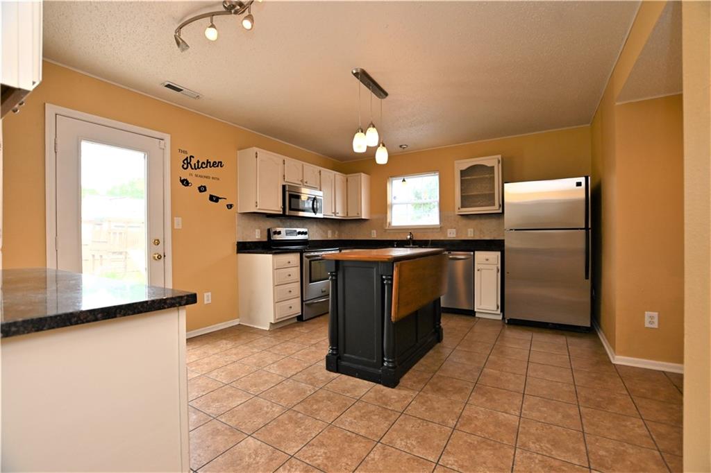 10858 Ravelle Road Indianapolis, IN 46234 - Photo 8 of 31 Gallery Image 8