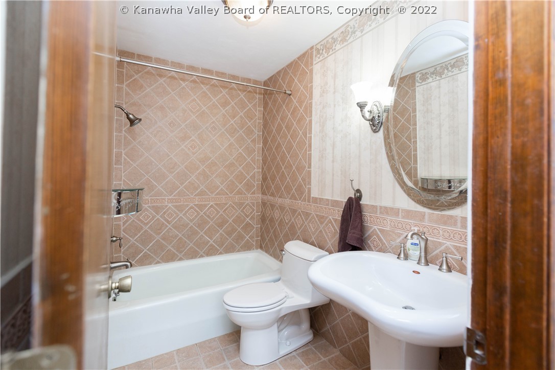 1423 Strawberry Road St. Albans, WV 25177 - Photo 16 of 43 Gallery Image 16
