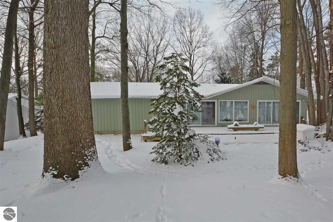 610 Bloomfield Road Traverse City, MI 49686 - Photo 55 of 56 1797226-54.JPG