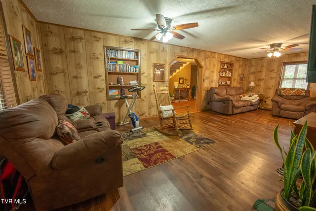 $615,000 | 8651 Tazewell Highway, Sneedville, TN 37869