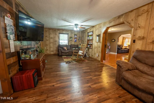 $615,000 | 8651 Tazewell Highway, Sneedville, TN 37869