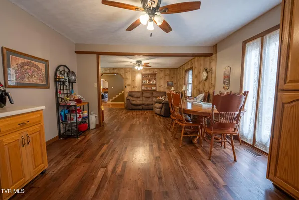 $575,000 | 8651 Tazewell Highway, Sneedville, TN 37869