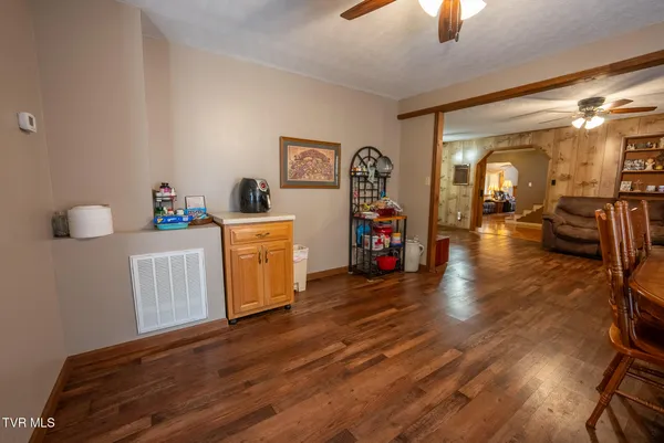 $575,000 | 8651 Tazewell Highway, Sneedville, TN 37869