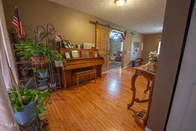 $615,000 | 8651 Tazewell Highway, Sneedville, TN 37869