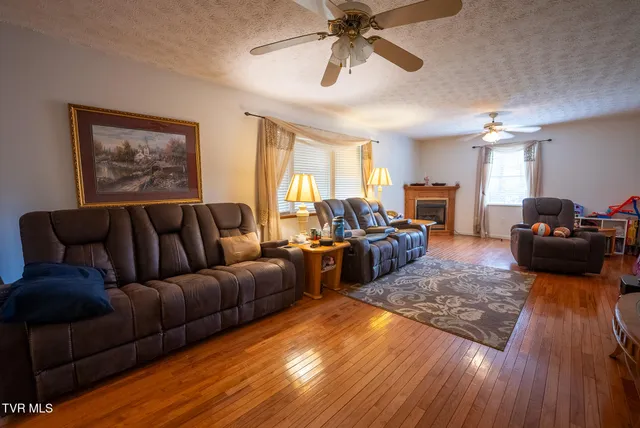 $615,000 | 8651 Tazewell Highway, Sneedville, TN 37869