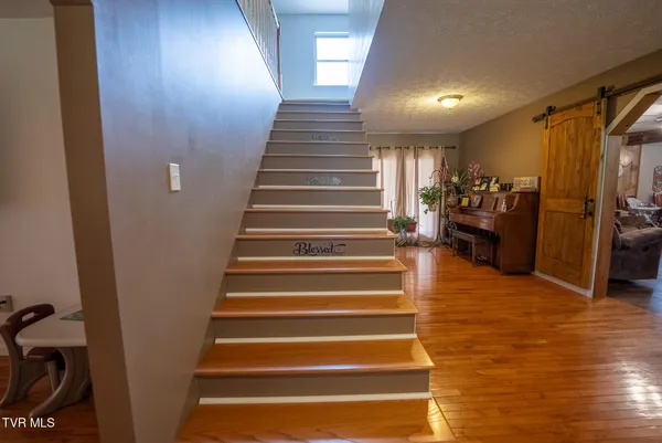 $575,000 | 8651 Tazewell Highway, Sneedville, TN 37869