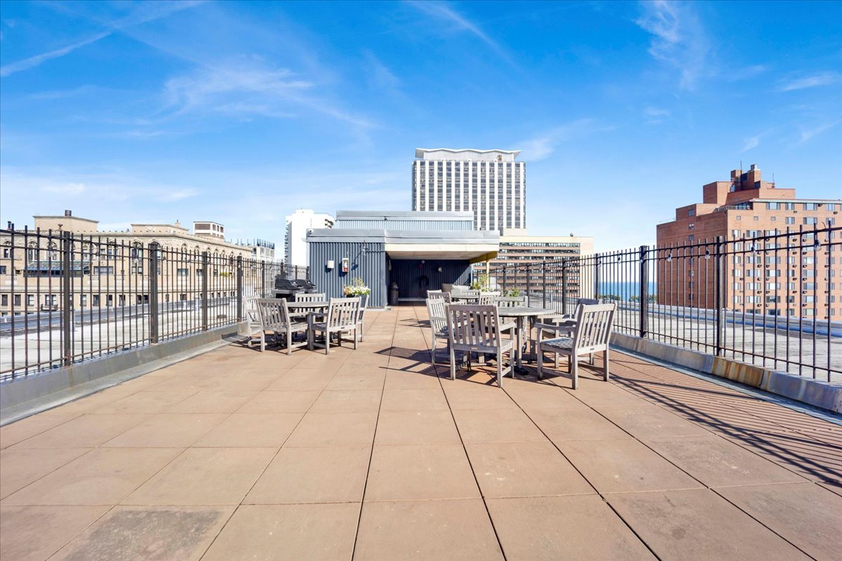 3033 North Sheridan Road, Unit 1610 Chicago, IL 60657 - Photo 16 of 21