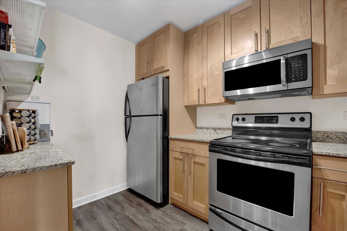3033 North Sheridan Road, Unit 1610 Chicago, IL 60657 - Photo 5 of 21