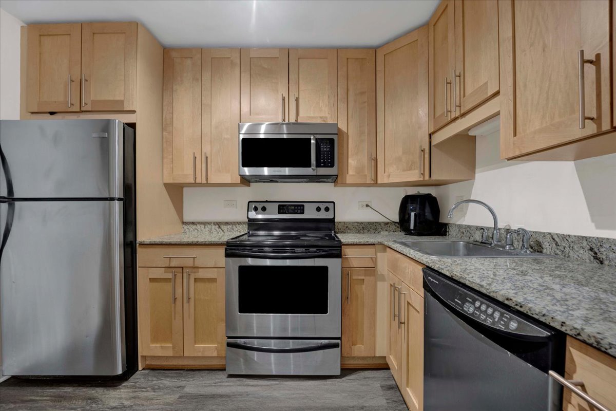 3033 North Sheridan Road, Unit 1610 Chicago, IL 60657 - Photo 6 of 21