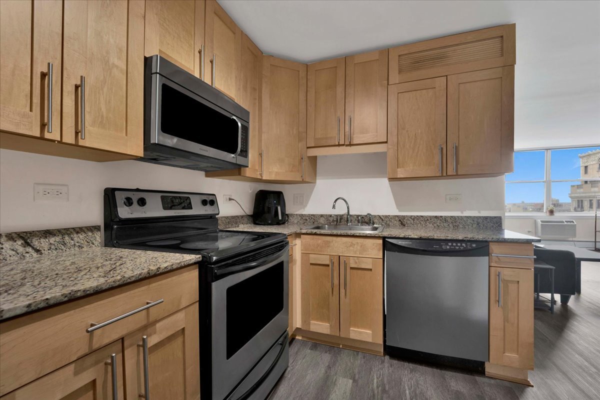 3033 North Sheridan Road, Unit 1610 Chicago, IL 60657 - Photo 7 of 21