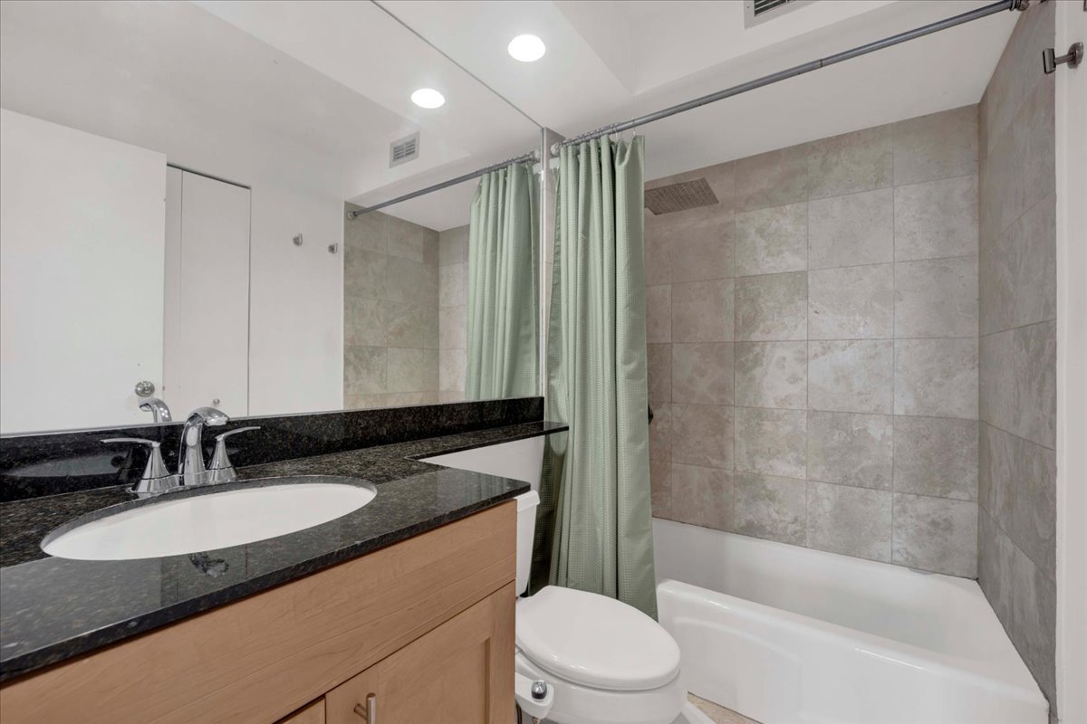 3033 North Sheridan Road, Unit 1610 Chicago, IL 60657 - Photo 8 of 21