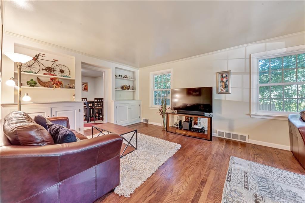 335 McCully Street Pittsburgh, PA 15216 - Photo 4 of 25 Gallery Image 4