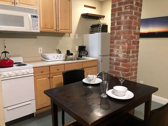 $2,300 | 318 Tappan Street, Unit A, Brookline, MA 02445