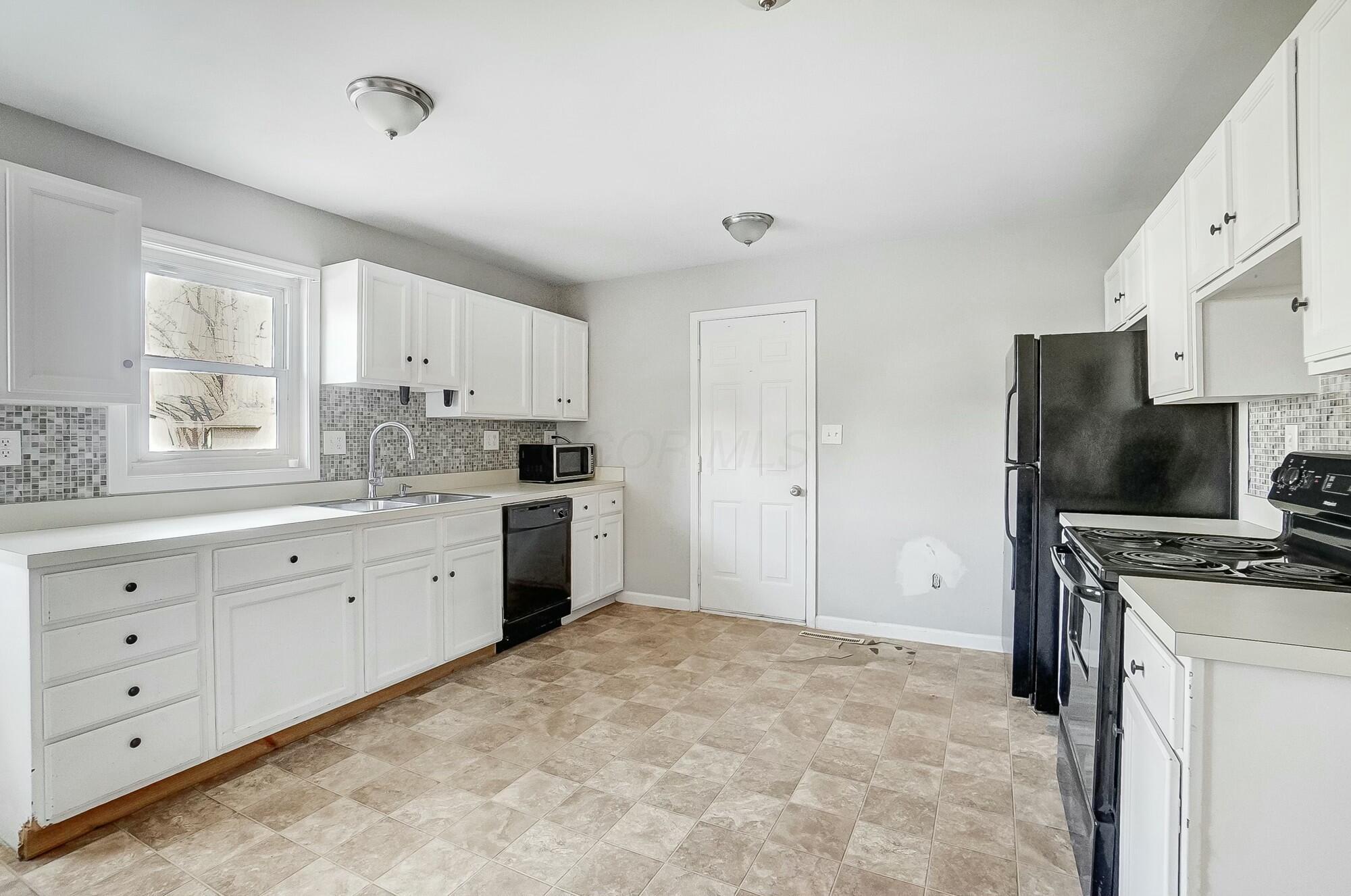 365 Lombard Road Columbus, OH 43228 - Photo 6 of 28 tempImageJ0iL93