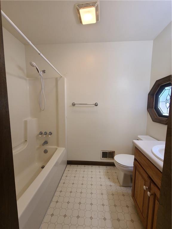 437 Pittsburgh Road Rochester, PA 15074 - Photo 9 of 25 a bathroom with a sink a toilet and a bathtub