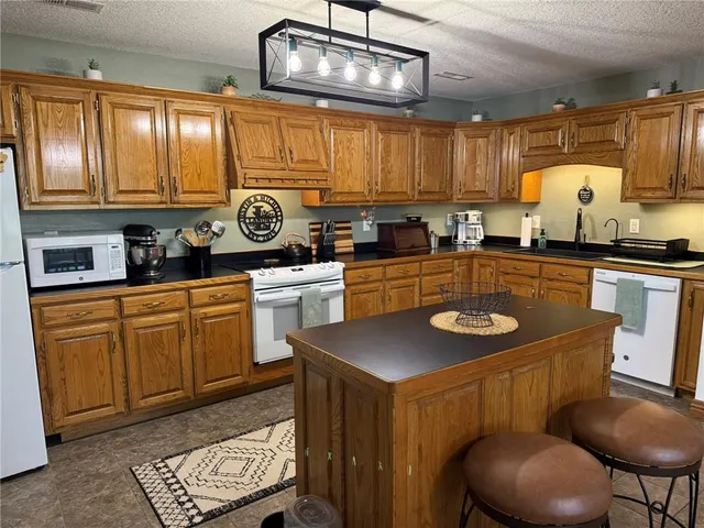 $350,000 | 9997 Harmony Road, Carthage, MO 64836